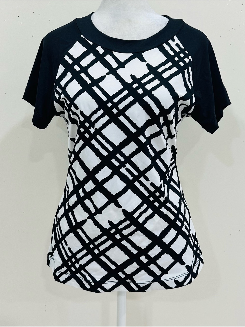 LA BLANCA Women's Geometric Print Long Sleeve Rash Guard Swim Top Black Size M